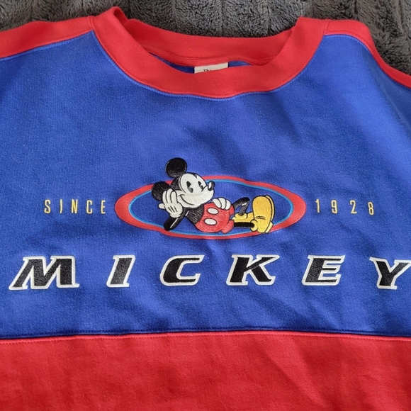 Vintage disney mickey sweatshirt. - Picture 3 of 4